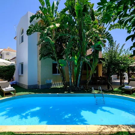 Aqua Luxury By Nomads Villa